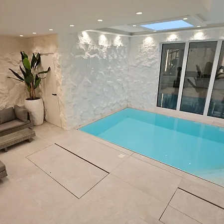 Apartment Amazing - Pool Gym Sauna Extra Buchbar